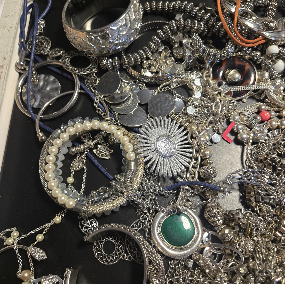 Silvertone Jewerly Lot Huge 39 Pc Vintage And Modern Wearable - Picture 10 of 12